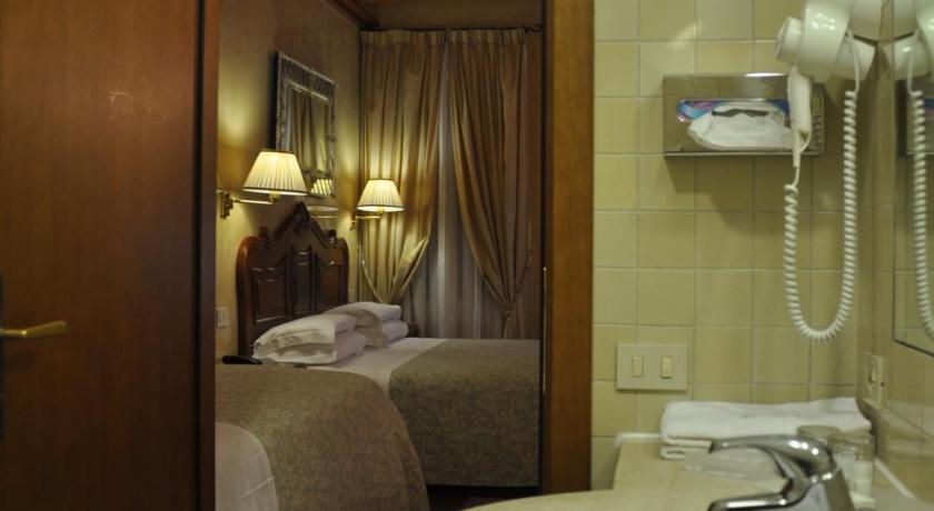 Image of Triple Room 12