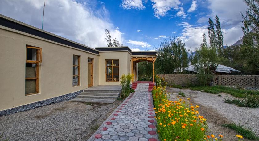Chalet Seabuckthorn - Hunder photo