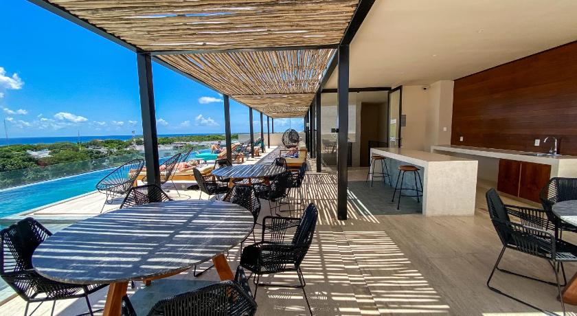 Big Studio at KAAB BY THE BEACH with roof top pool, sauna and Jacuzzi near Paseo del Carmen Mall photo