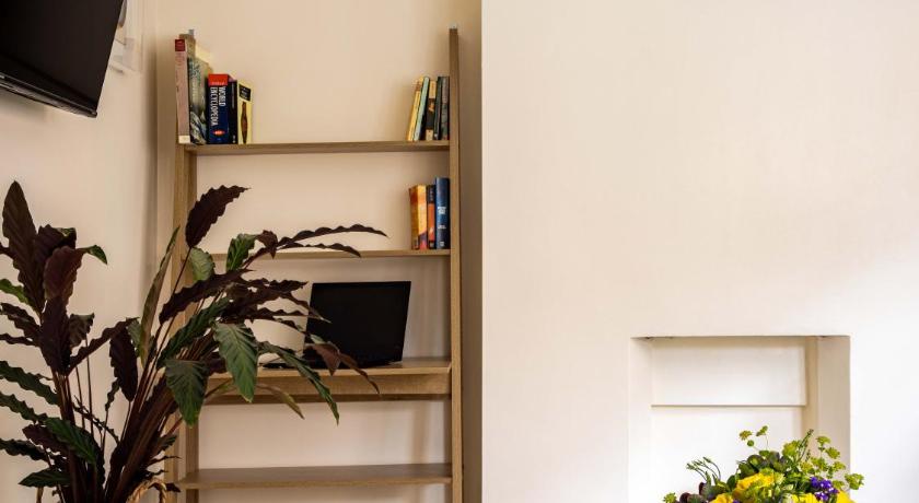 One Bedroom Apartment in Marylebone - image 10
