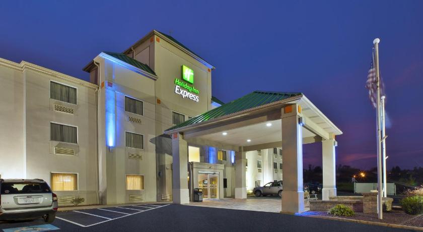 Holiday Inn Express Irwin-PA Turnpike Exit 67 photo