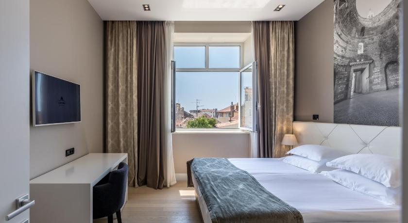 Image of Superior Suite 1