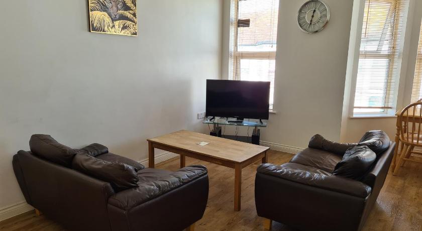 Yarmouth Apartments, Street Permit Parking, Close To Everything, Beach, Pier, Free WIFI photo
