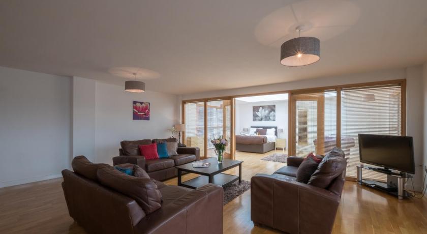 BOOK A BASE Apartments - Duke Street photo