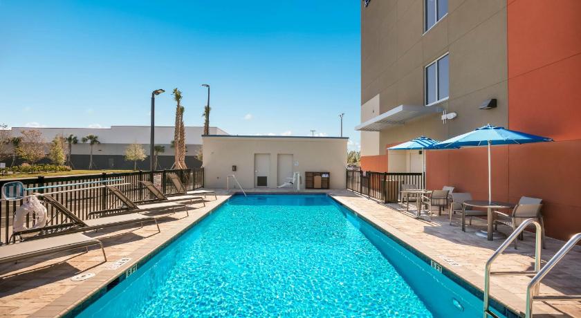 Holiday Inn Express & Suites Jacksonville - Town Center photo