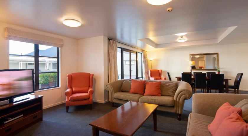 Image of Three-Bedroom Apartment with Courtyard 5