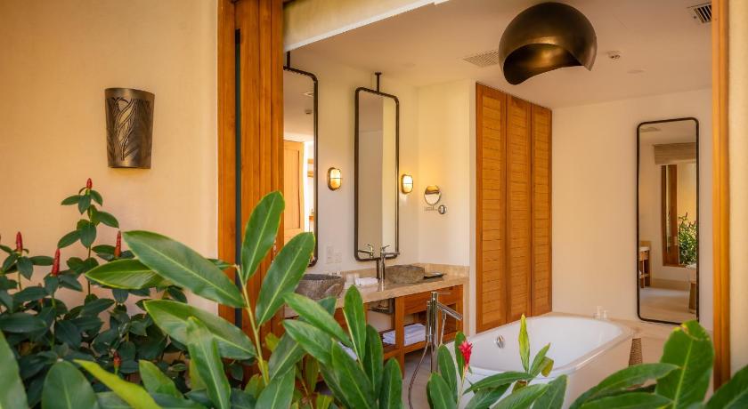 Image of 1-Bedroom Pool Villa with King Bed 8