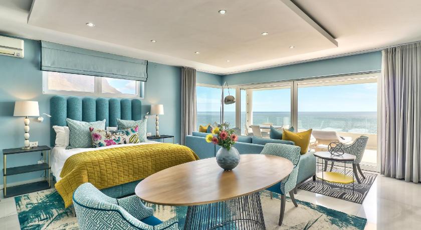 Image of Apartment with Sea View 3