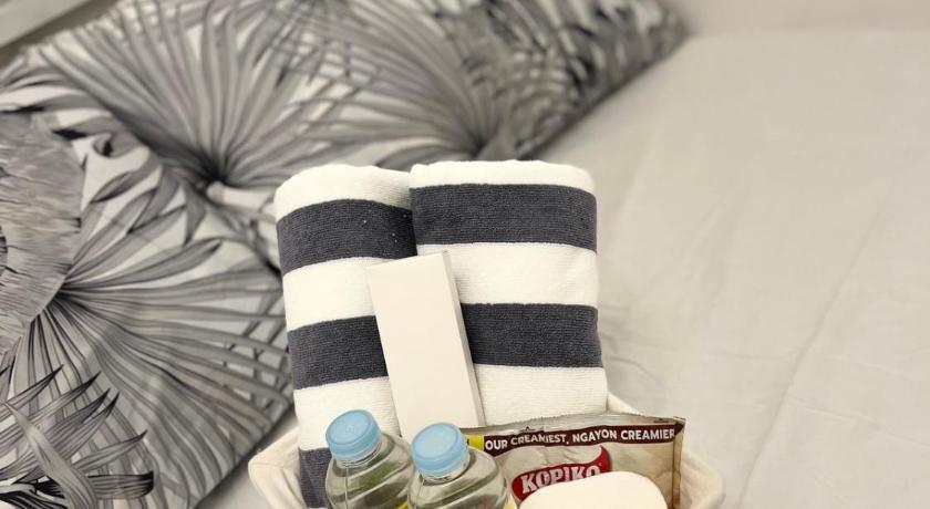 Posh 1BR @ SM Southmall w/ 100mbps and Netflix photo