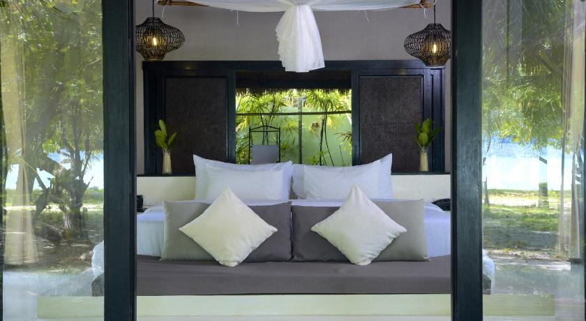 Image of Beachfront Villa 9