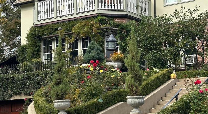 The Inn on Knowles Hill Bed &amp; Breakfast Hotel — Hotel in Sonora (CA)