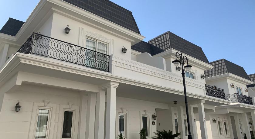 Luxury Villa in Lusail Doha Qatar with Private Pool and walking distance to Vendome Mall and near Lu — Hotel in Doha
