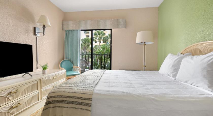 Sandcastle Oceanfront Resort at the Pavilion photo