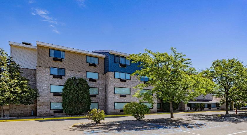 AmericInn by Wyndham Apple Valley photo