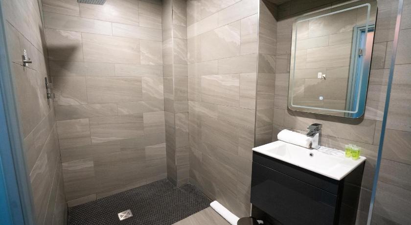 Hotel 105 photo