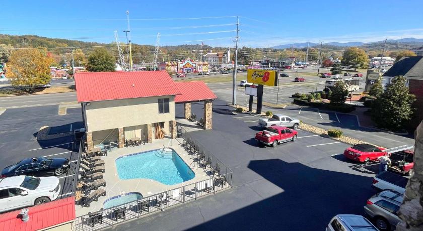 Super 8 by Wyndham Pigeon Forge Downtown photo
