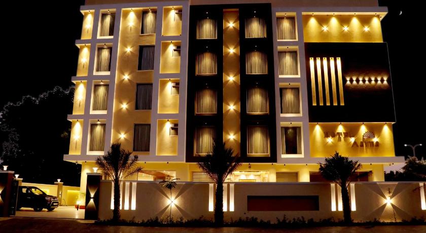 Hotel Aarna photo