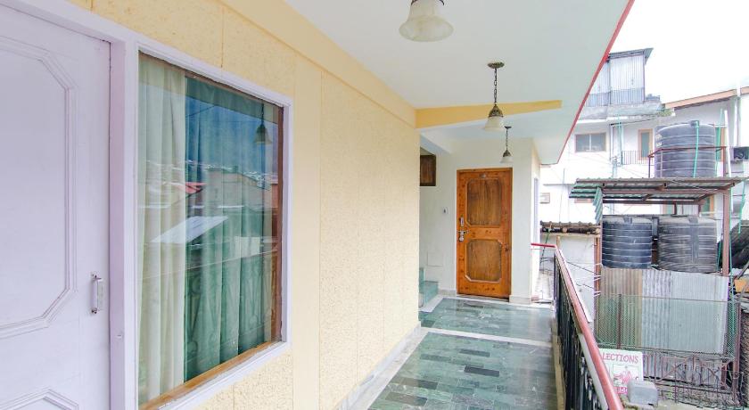OYO Flagship 88895 Hotel Mall Road photo