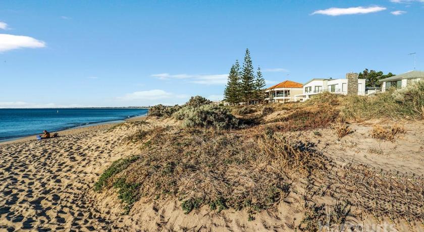 City Beach house photo