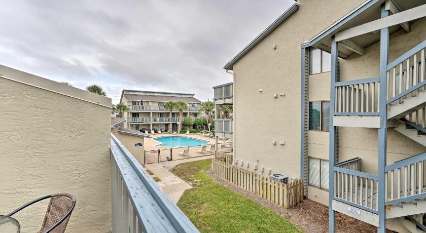 Cozy PCB Condo with Balcony Close to the Beach! photo
