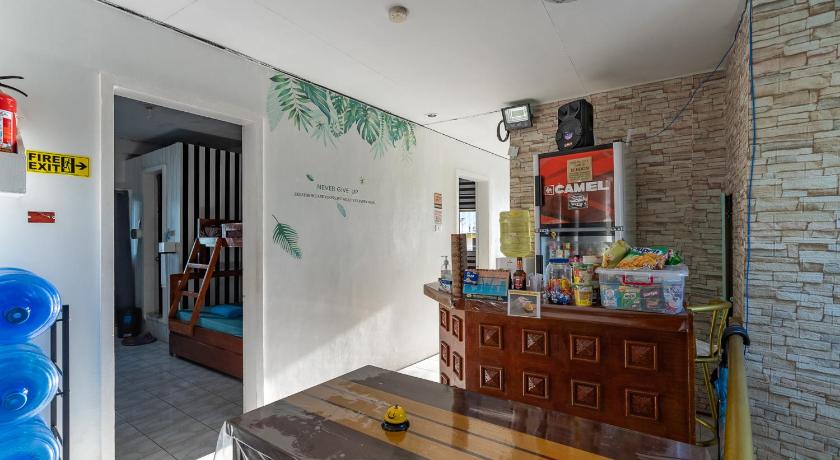 Pier La Casa Homestay Building photo
