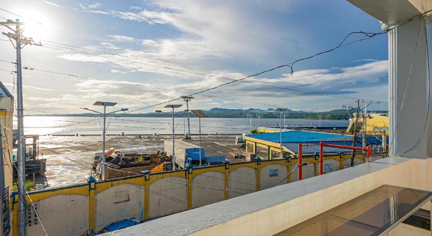 Pier La Casa Homestay Building photo