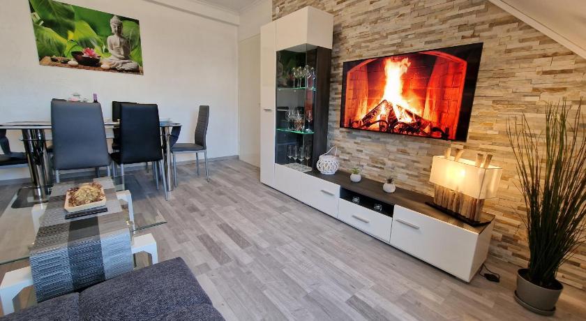 Exklusives und helles Dachgeschoss-Apartment No 1 im Zentrum von Kassel, schnelles 1Gbit Internet, G