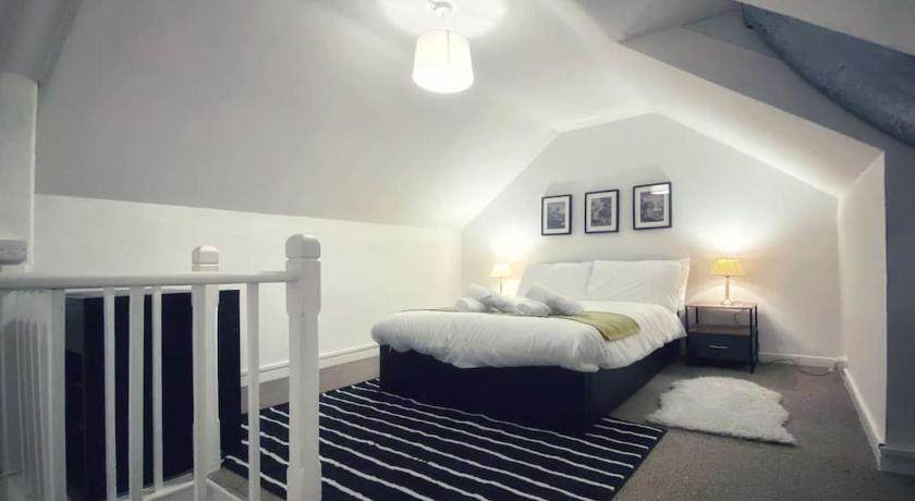Urban Music Style Townhouse in Swansea city center photo