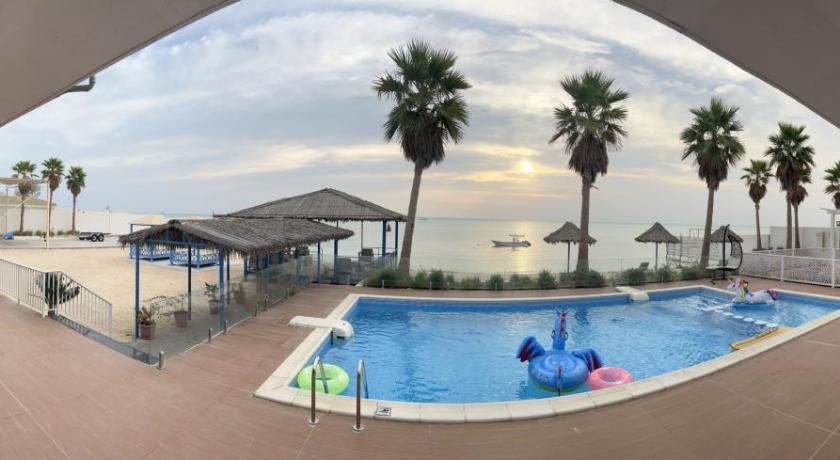 شاليه عائلي على البحر بالغارية — Hotel in Al Khor