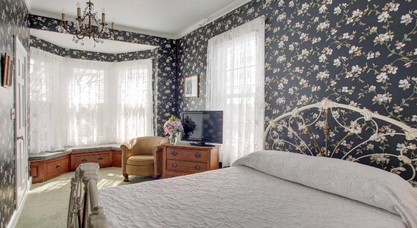 Wilbraham Mansion photo