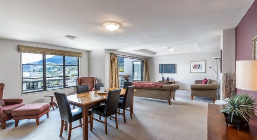 Image of 3-Bedroom Lake View Apartment 3