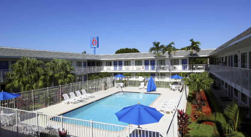 Motel 6-Lantana, FL