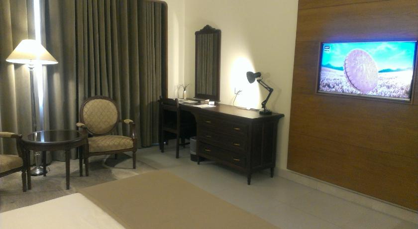 Regent Plaza Hotel & Convention Center photo
