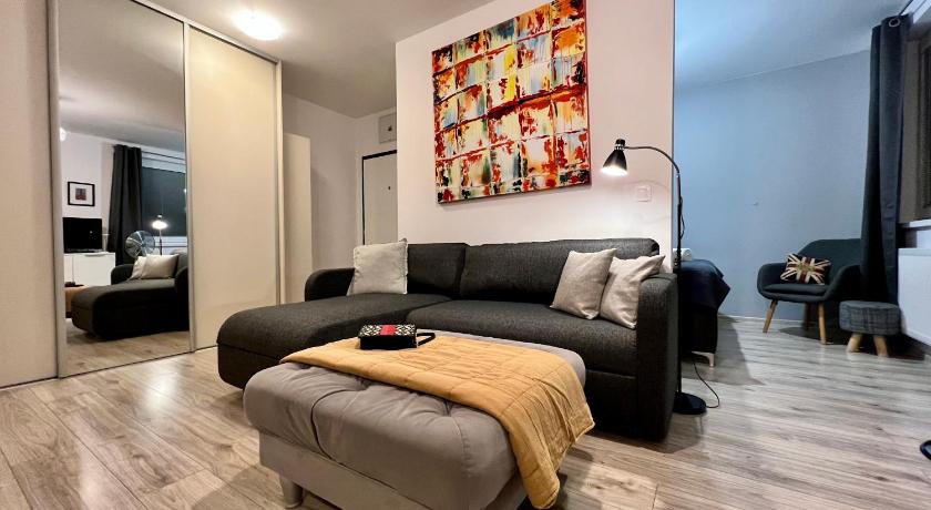 BL - The Apartment Lenka, 24hr Self Check-in, Free Private Parking, Balcony with Mountain View, 5 mi