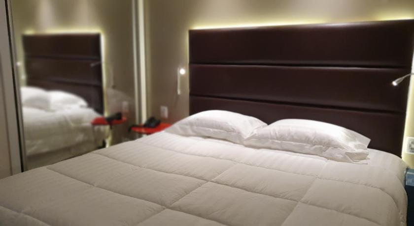 Image of Deluxe Room With 1 Double Bed 12
