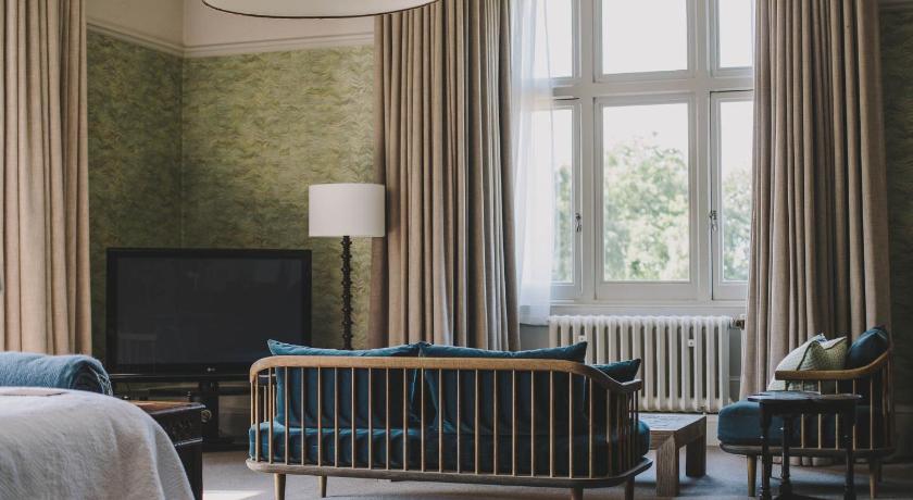 Image of Suite with Garden View 4