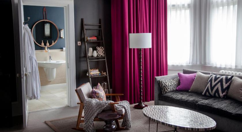 Image of Suite with Garden View 3
