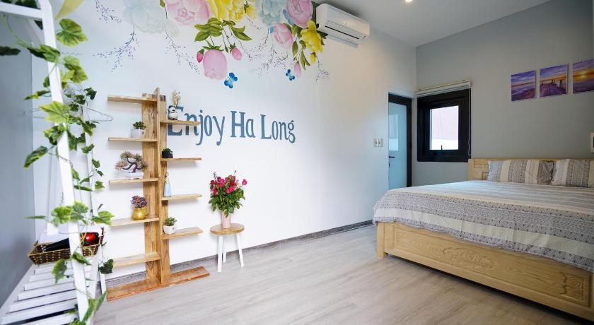 Private room in Halong center-Almor Homestay photo