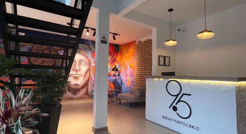 カリ HOTEL 9.5 SAN FERNANDO 4つ星 ホテル 外観