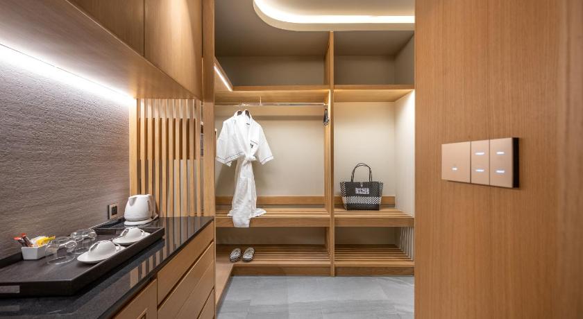 Image of Double Junior Suite with Pool Access 15