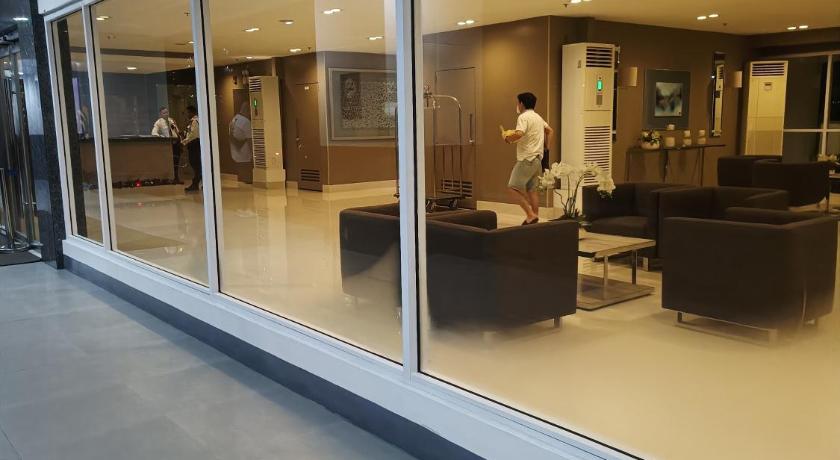 Amigo's Place at Sea Residences photo