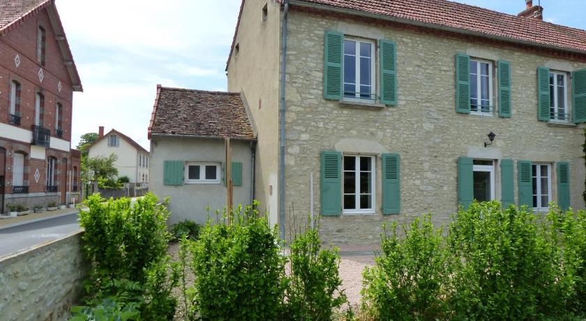 Gite Saint-Bonnet-de-Rochefort, 4 pieces, 6 personnes - FR-1-489-105 — Hotel in Saint-Nectaire