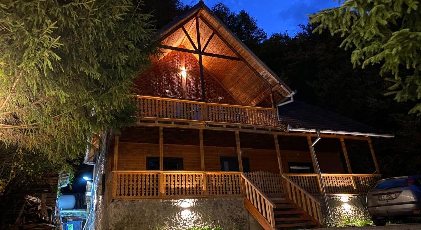 V13 Wild Cabin - Traditional mountain cabin with cosy modern rooms