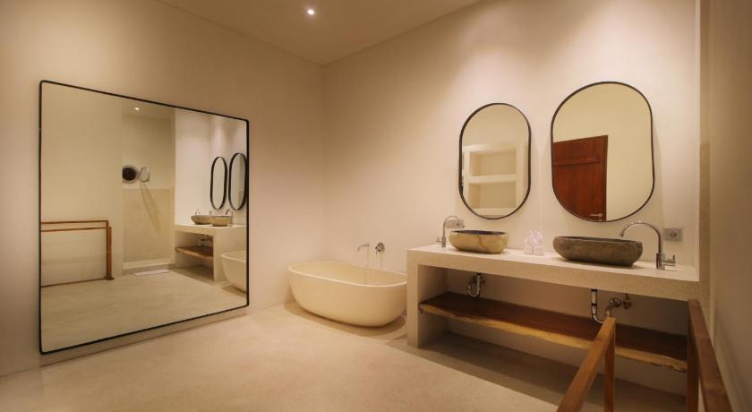 Bali Two Bedroom Luxury Villa in Ubud with private pool 5-Star Guesthouse restaurant