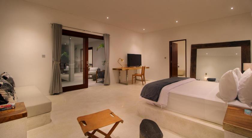 Bali Two Bedroom Luxury Villa in Ubud with private pool 5-Star Guesthouse suite