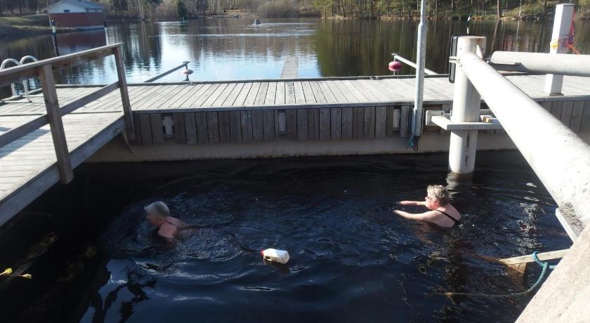 瓦爾考斯 Ruukin Kievari Hotelli Ravintola 3星级 酒店 泳池