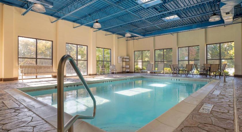 Best Western Louisville East Inn & Suites photo