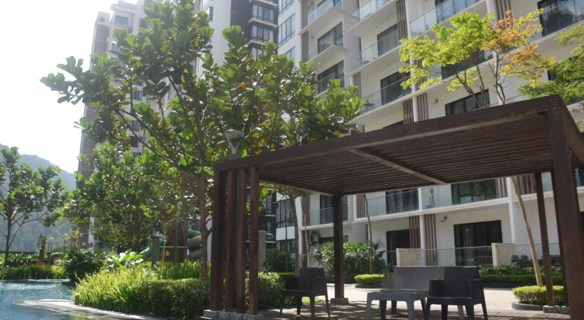 Pool View 3-bedrooms (10pax) @ Midhill Genting Free WiFi n Aircond photo