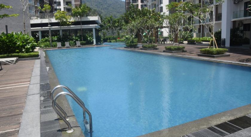 Pool View 3-bedrooms (10pax) @ Midhill Genting Free WiFi n Aircond photo