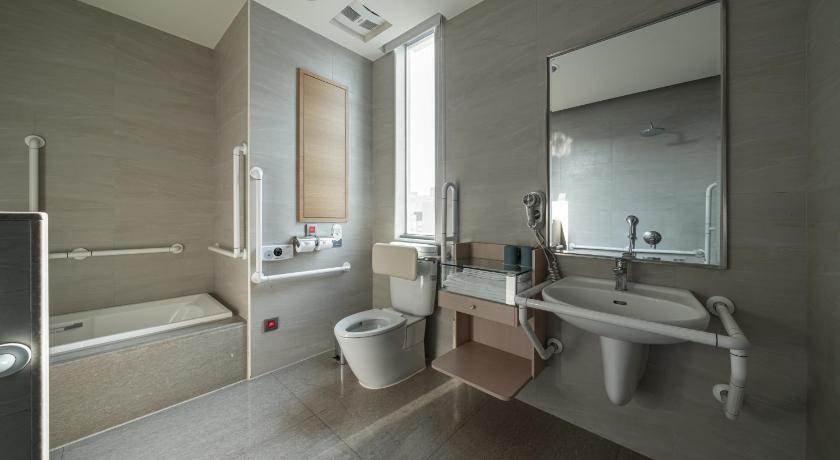 Image of Accessible 1 Double Bed 6